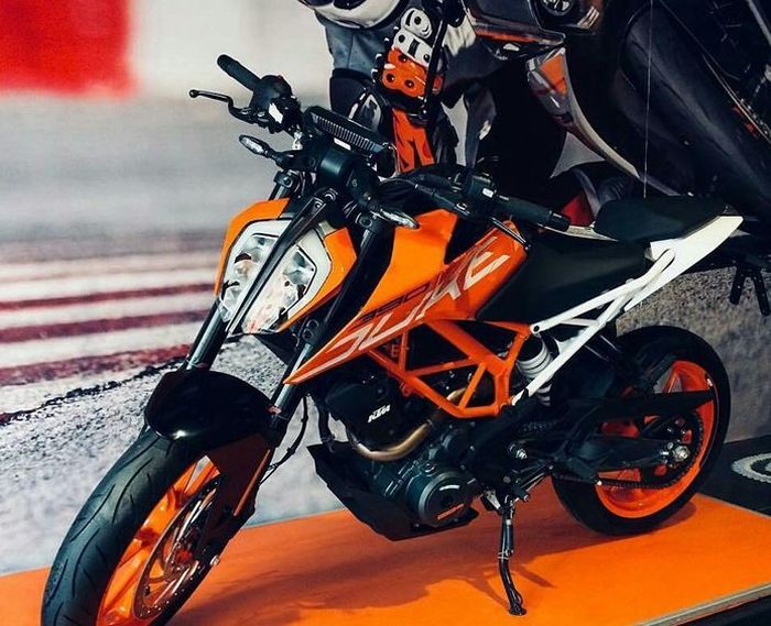 KTM Duke 250 di Showroom Semarang