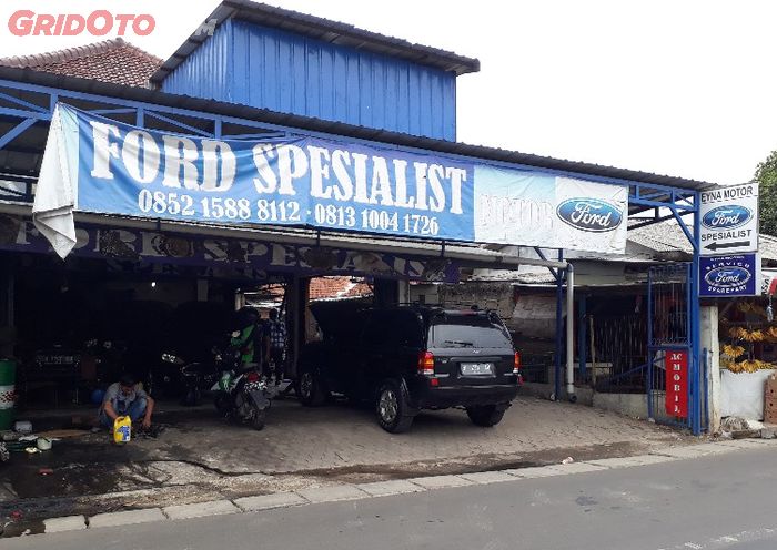 Eyna Motor, bengkel spesialis Ford di Ciputat, Tangerang Selatan.