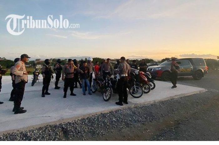 Polisi bubarkan balap liar di Tol Solo-Yogyakarta di wilayah Klaten