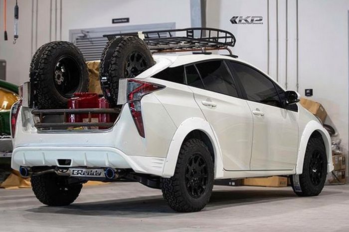 Toyota Prius dengan gaya off-road tanpa bagasi belakang