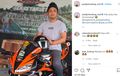 Panji Petualang Pose Bareng Honda CBR600RR, Mau Riding Kemana Nih?