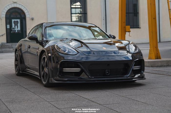 Modifikasi Porsche Panamera garapan SR66 Design