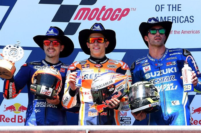 Maverick Vinales (kiri), Marc Marquez (tengah), dan Andrea Iannone (kanan)