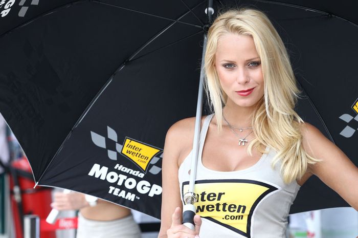 Julia Fadlerova, mantan Umbrella Girl Valentino Rossi