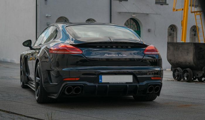 Tampang Porsche Panamera garapan SR66 Design