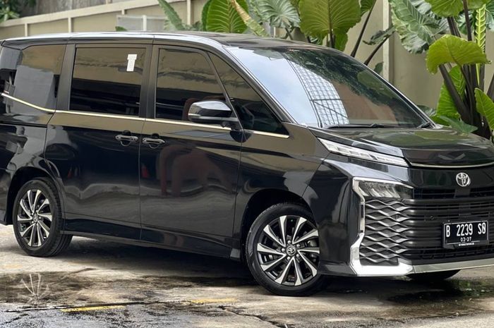 Spesifikasi dan kisaran harga Toyota Voxy  tahun 2024 seken.