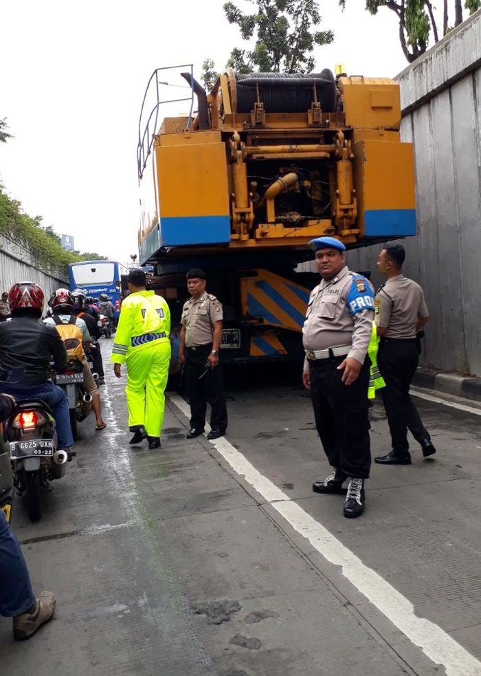 Alat berat mogok jadi penyebab macet di kawasan Cempaka Putih, Jakarta Pusat