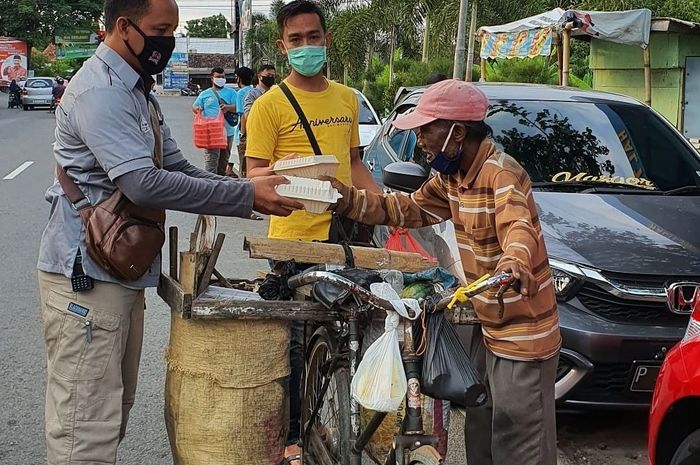 Honda Brio Community (HBC) lakukan aksi sosial.