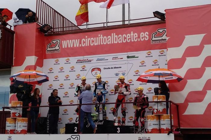 Dimas Ekky Pratama mengibarkan Merah Putih di race 1 CEV Moto2 Albacete, (14/10/2018)