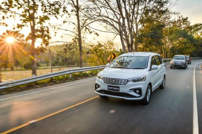 Ilustrasi berkendara di jalan dengan mengedepankan teknik eco driving