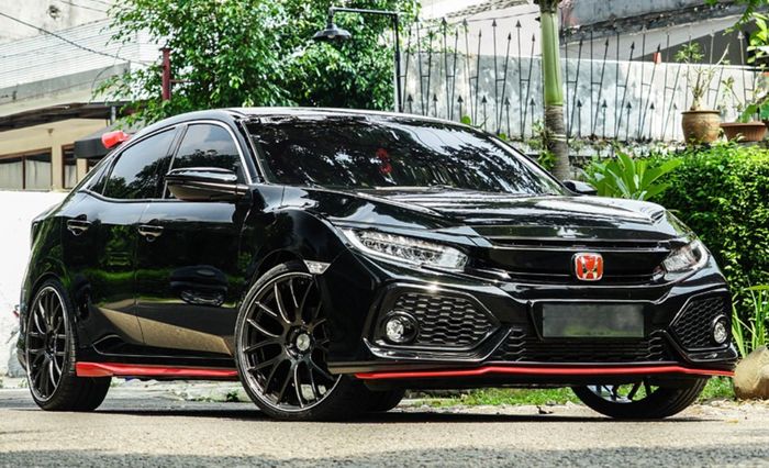Honda Civic Hatchback jahit pelek lansiran Rays Homura