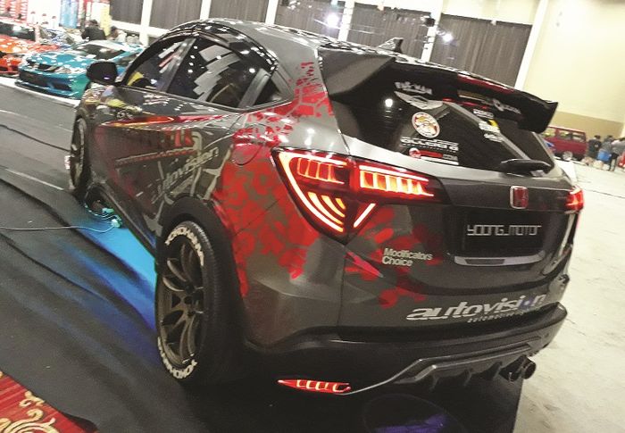  Modifikasi mobil ini berawal dari lampu depan belakang saja. Akhirnya jadi juara