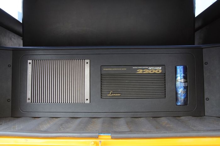 Kinerja subwoofer diperkuat oleh power 2 channel Lanzar Optidrive 2200 Competition Series. Sedangkan power 4 channelSony XM5540F untuk membantu suara speaker Rodel dan Pioneer