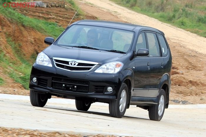 Toyota Avanza 2005 banderolnya cuma Rp 65 juta yang paling mahal.