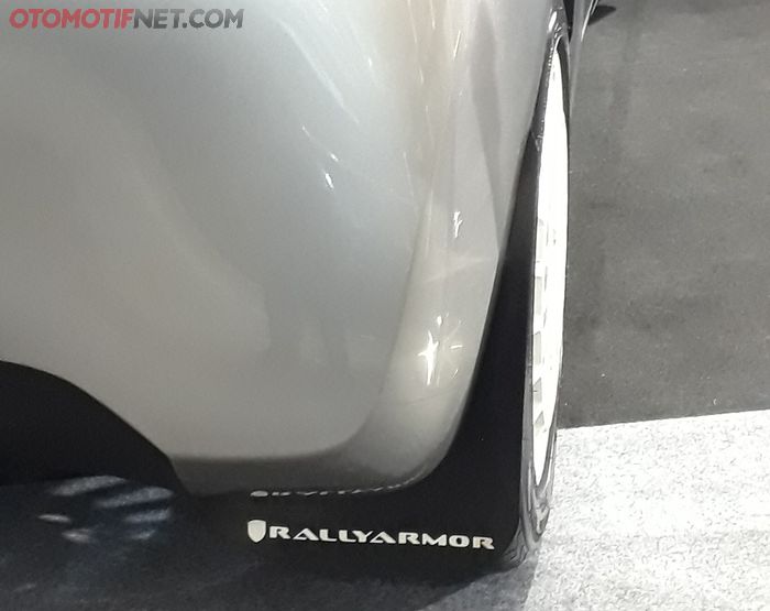 Kepet di belakang fender untuk memperkuat kesa rally look