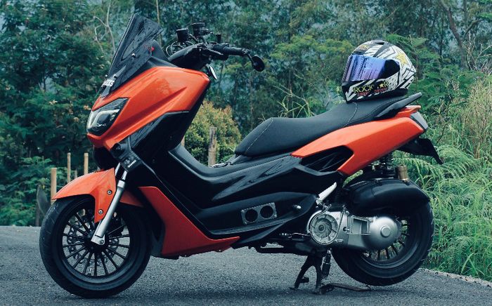 Yamaha NMAX old punya kaki-kaki berisi dengan pelek Power berkuran gambot
