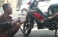 Ban Motor Kempes Tapi Tidak Bisa Diisi Angin? Ternyata Ini Penyebabnya