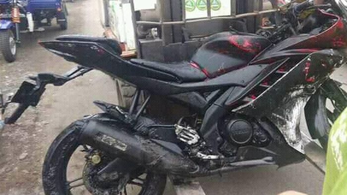 Yamaha R15 hasil pancingan anak kecil, ditemukan di kali Desa Ngigas, Waru, Sidoarjo, Jawa Timur