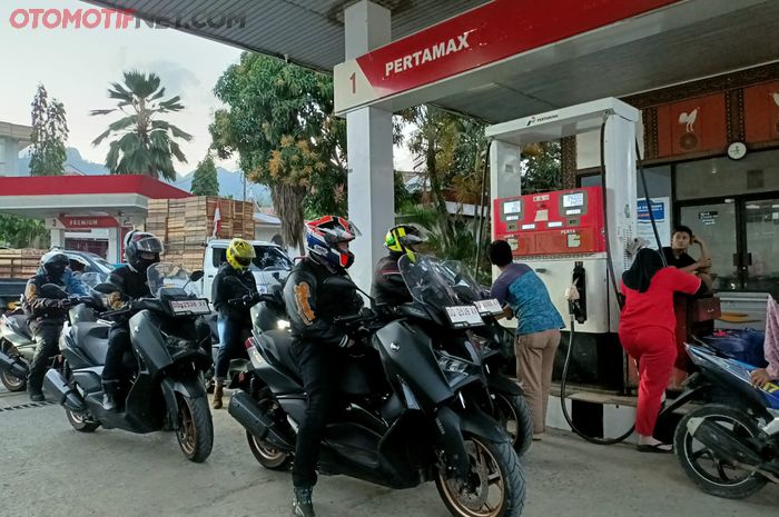 Harga Pertamax di salah satu SPBU daerah Enrekang, Sulawesi Selatan harga Rp 12.800