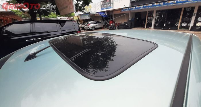 Sunroof pada Honda Fit yang tidak dimiliki Honda Jazz