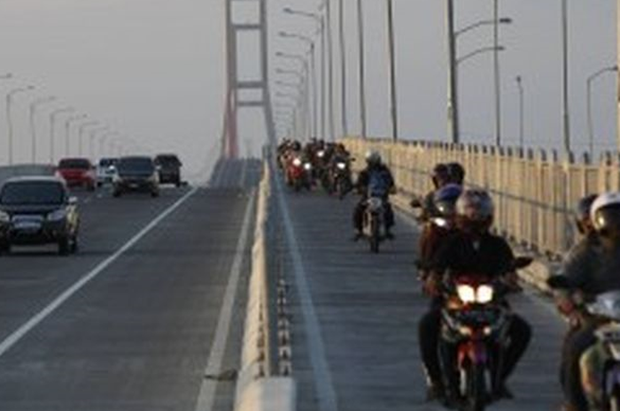 Ilustrasi. Motor melintas di Jalan Tol.