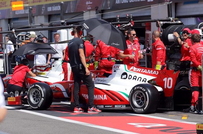 Sean Gelael saat  persiapan menjelang race 2 F2 Prancis