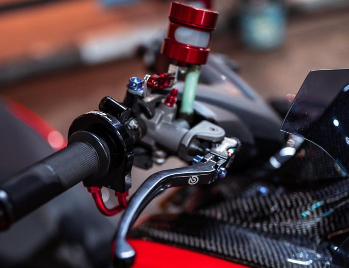 Yamaha NMAX pasang master rem Brembo plus tabung lightech