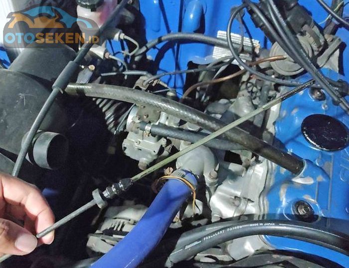 Volume oli pada mesin Suzuki Jimny bekas incaran jangan sampai berada didekat batas terendah. 