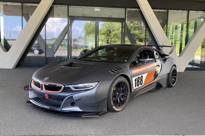 Modifikasi BMW i8 ala mobil balap Procar hasil kreasi Edo Motorsport