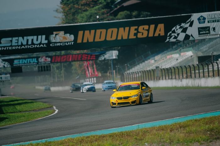 Teddy balapan menggunakan BMW F30 untuk bertarung di BMWCCI Motorsport dan European Touring Car Championship (ETCC) dalam ajang Indonesia Sentul Series of Motorsport (ISSOM)