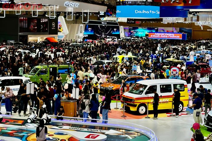 Suasana ramainya GIIAS 2025