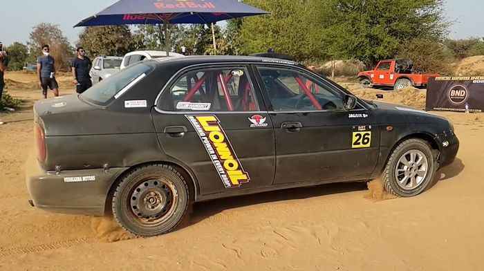 Modifikasi Suzuki Baleno sedan berpenggerak 4x4 asal India