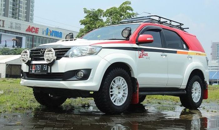 Toyota Fortuner VNT 2012 adventure rally look 