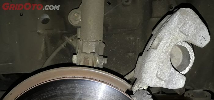 Disc brake terlihat kasar permukaannya akibat gesekan dengan logam kampas rem