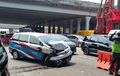Toyota Avanza Ringsek, Roda Depan Kiri Patah, Iringan Mobil Media Saling Tubruk