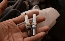Ini Sebabnya Mengencangkan Busi Motor Bekas Harus Pakai Kunci Busi
