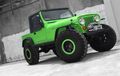Jeep CJ-7 Warna Hijau Ngejreng, Ban Besar, Spek Amerika Banget