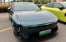 Sensasi Disetirin Mobil di Jalanan Kota Beijing. Benar-benar Bikin Takjub!