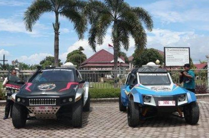  Mobil listrik Blits (kanan) dan mobil hybrid Kasuari.