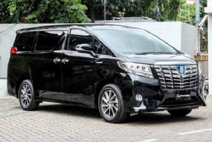 Salah satu mobil CBU yang dibawa APM Toyota di Indonesia