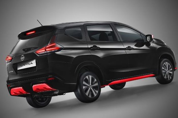 Tampak belakang dan samping All-New Nissan Livina Sporty Package.