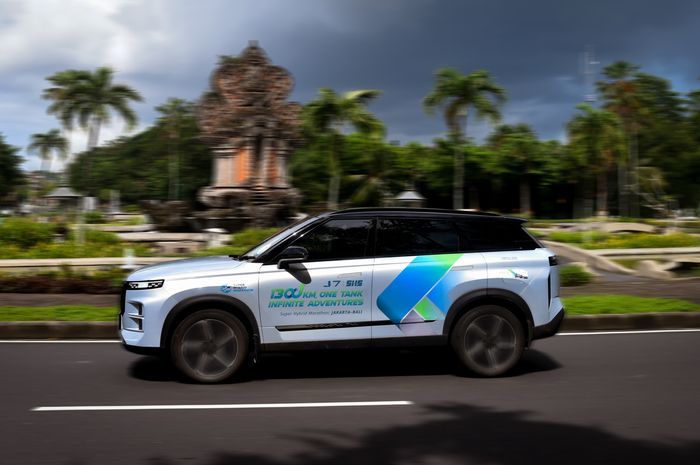 Selain meresmikan operasional jaringan dealer, JAECOO J7 SHS sebentar lagi akan resmi diluncurkan di Indonesia.