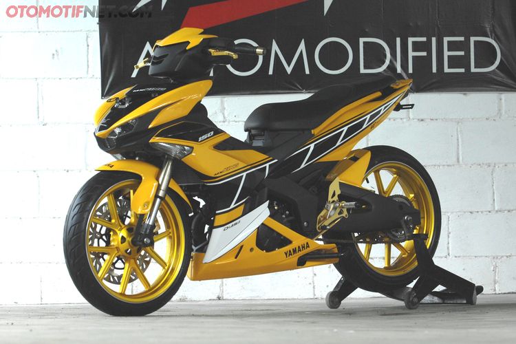Sangar Lampu Depan Turun Dari Setang Ke Dada Gagah Mana Yamaha Mx King Sama Aerox Gridoto Com Harga itu terpaut lebih dari rp 1 juta dibanding harga baru yamaha mio j yang launching lebih dulu beberapa bulan dari yamaha soul gt, januari 2012. lampu depan turun dari setang ke dada