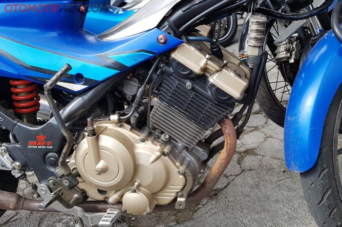 Posisi busi Satria FU menghadap atas rawan masuk air 