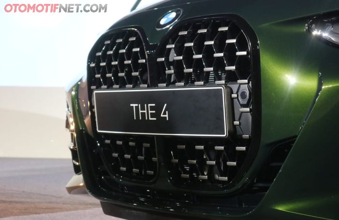 Grille superbesar-nya BMW Seri 4
