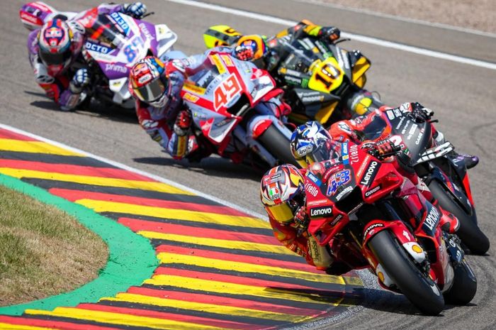 Berhasil raih sukses di MotoGP 2022, Aprilia menyoroti strategi Ducati yang menurunkan 8 motor di lintasan