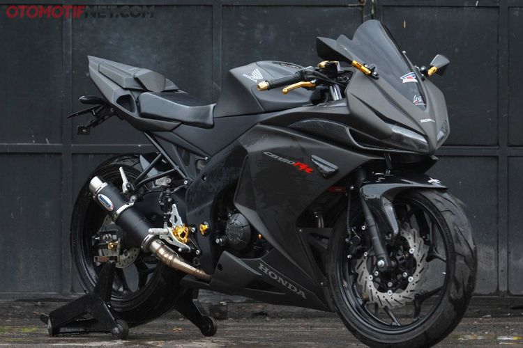 Honda Cb150r Pakai Fairing Ban Diperbesar Lebih Keren Dari Cbr150r Gridoto Com