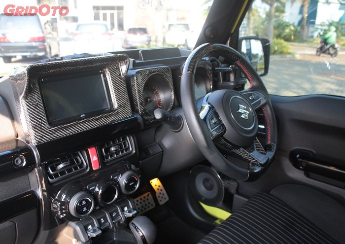 Interior Suzuki Jimny kece bertabur karbon kevlar