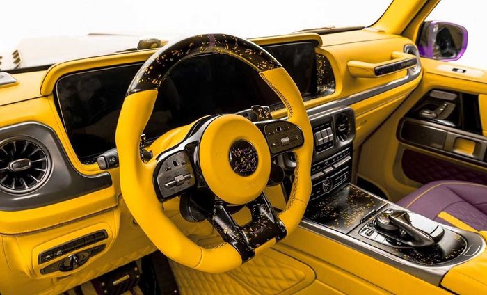 Tampilan kabin modifikasi Mercedes-AMG G63 50th UAE hasil garapan Mansory