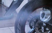 Motor 4-Tak Ngebul Putih? Ring Piston atau Klep yang Bermasalah? Simak